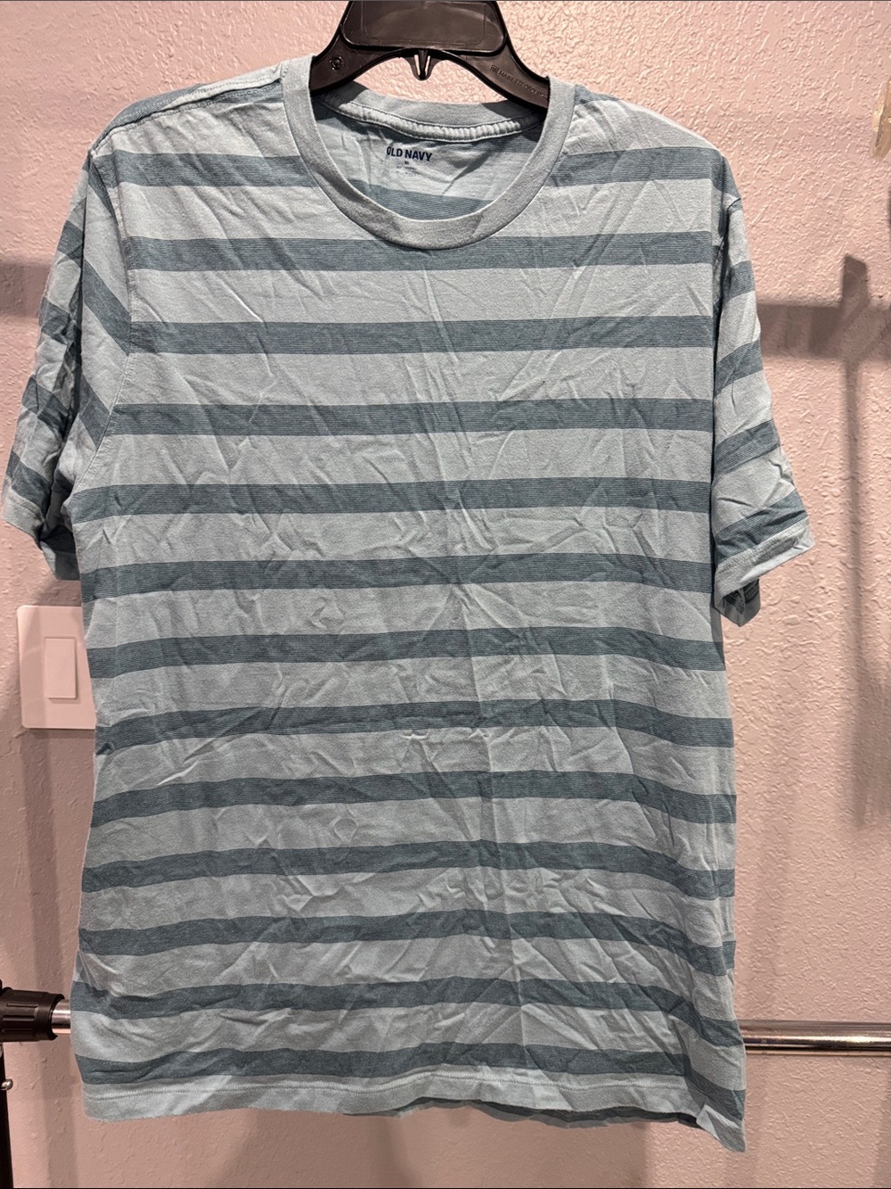 Old Navy Men's Light Blue and Slate Blue Striped Crewneck Tee